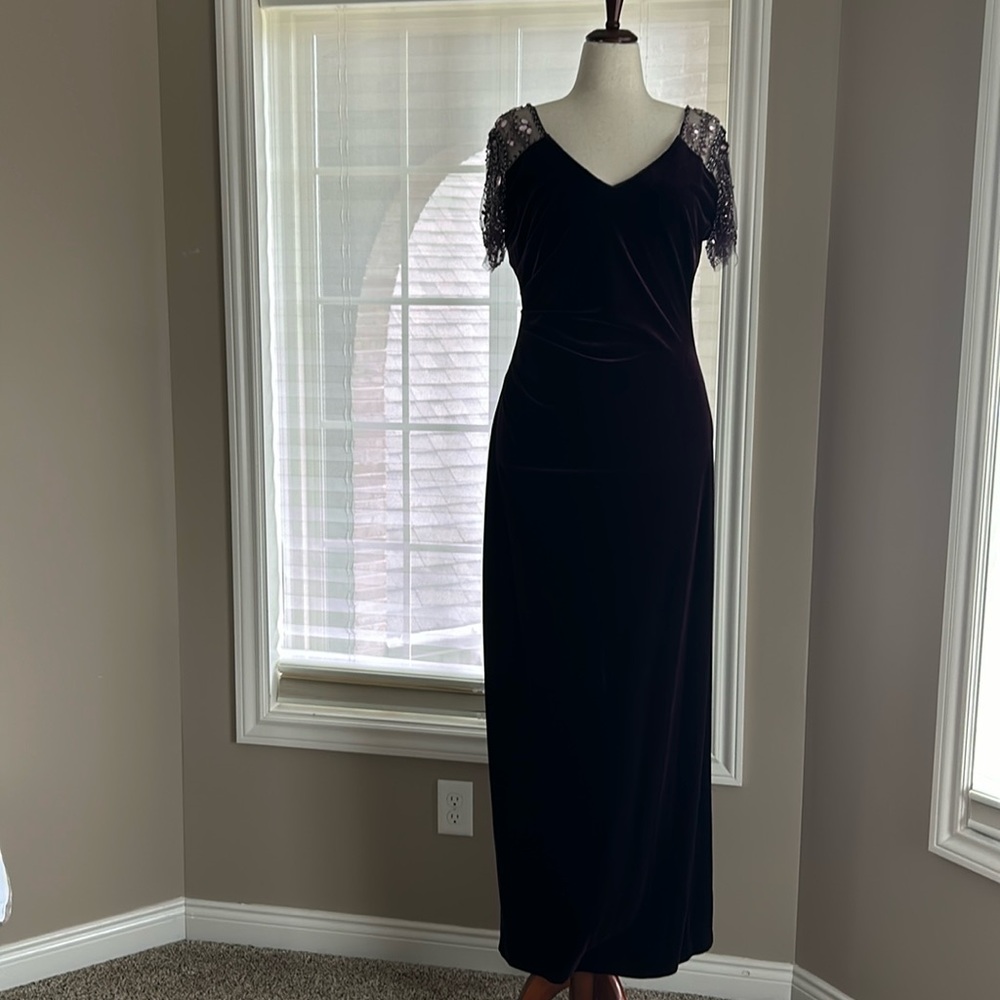 Velvet evening gown. XSCAPE. Size 14. Dark purple.